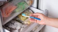 So bleibt deine Zahnbürste länger hygienisch – erstaunlicher Trick aus dem Haushalt