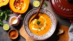 Hokkaido-Kürbissuppe mal anders: fruchtig, würzig, vegan und fix gekocht