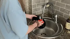 Warum Geschirrspülen als Gast unhöflich sein kann