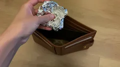 Warum tragen Chinesen Alufolie in ihren Geldbörsen? Vielleicht möchten Sie es auch tun.